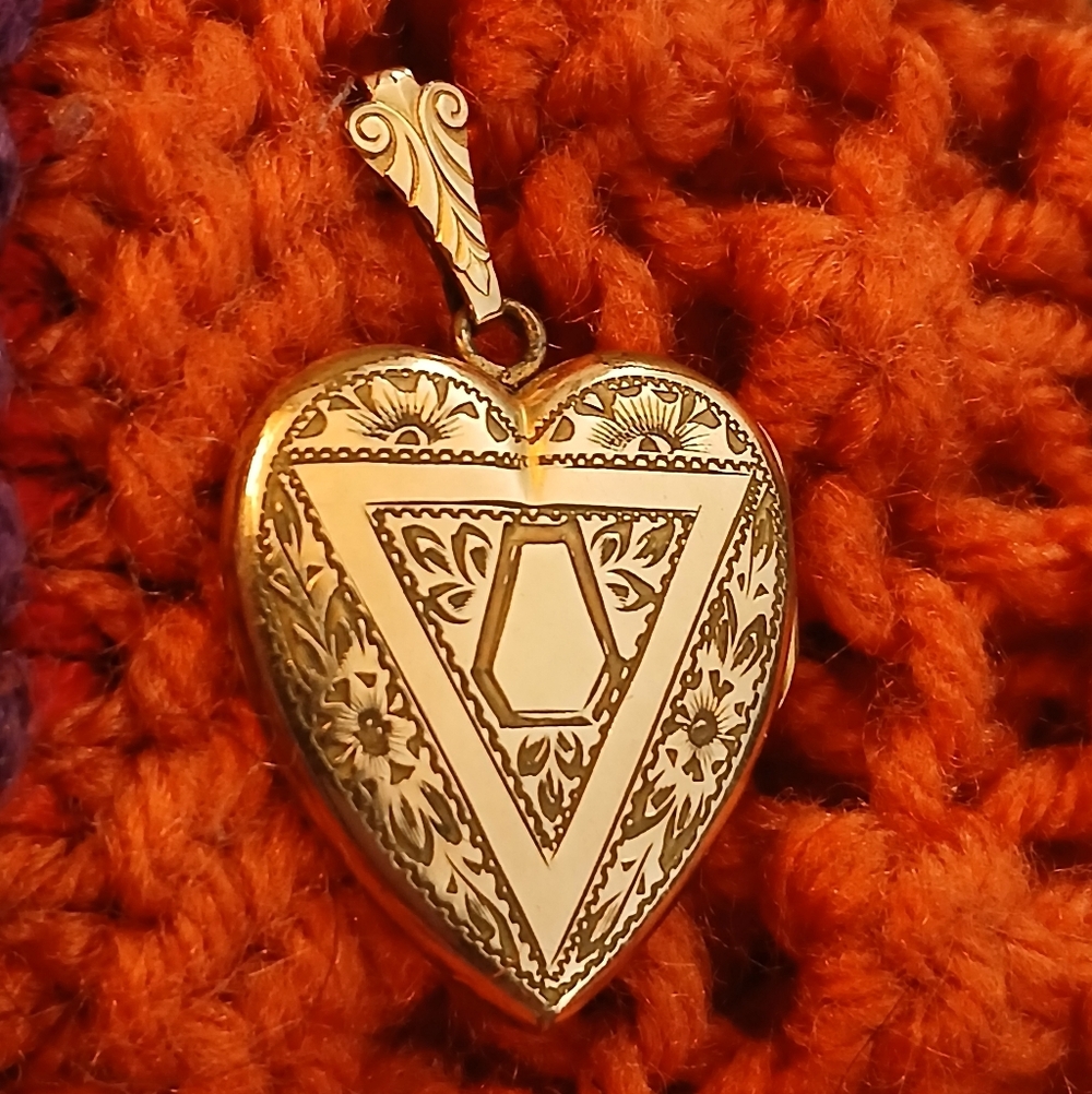 Antique Victorian Gold Plated  Etched Heart Locket